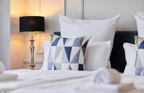 R B Apartment Hamburg Comfort am Flughafen für 1-5 Personen - ideal für Geschäftsreisende und Familien - Küche - Smart TV - Waschtrockner - kostenloser Parkplatz - Foto 2