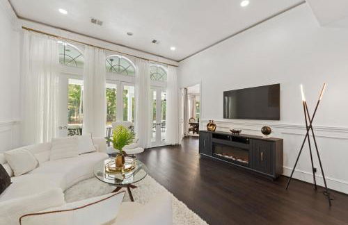 Luxury Mansion in The Woodlands TX with Heated Pool, Spa, BBQ & Basketball Court - Foto 5