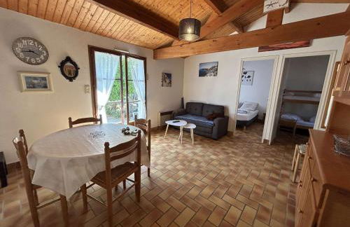 Maison avec Jardin, à 300m de la Plage, 2 Chambres, 4 Couchages, Terrasse et Barbecue - FR-1-224B-158 - Foto 17