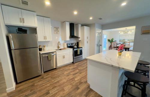 5 Star Stay Large Remodeled Modern 4BR Near UNT and TWU Sleeps 10 - Foto 6