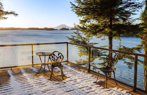 Hot Tub and Whale Watching! Scenic Sitka Escape - Foto 1