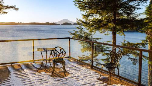 Hot Tub and Whale Watching! Scenic Sitka Escape - Foto 1