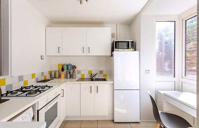 SML - Bright & Cosy One-bed Apartment - Photo 13