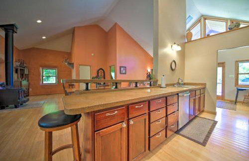 Peaceful Custom Carbondale Home with Deck, Near SIU! - Foto 7