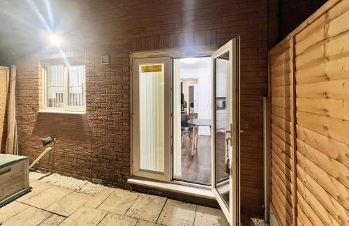 New Manchester City Getaway House with 2 FREE Parking - Foto 59