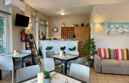 Theos Holidays Apartments - Foto 32