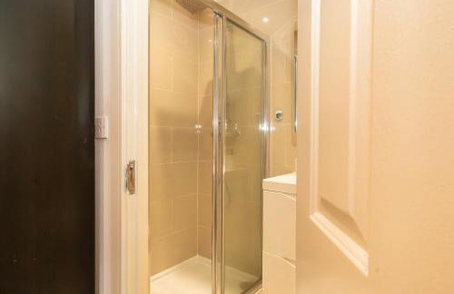 Pristine Purfleet Newly Renovated 2Bed, 2Bath - Photo 12