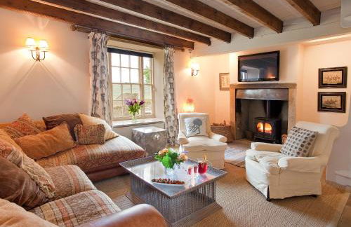 Warren Farmhouse - Photo 2