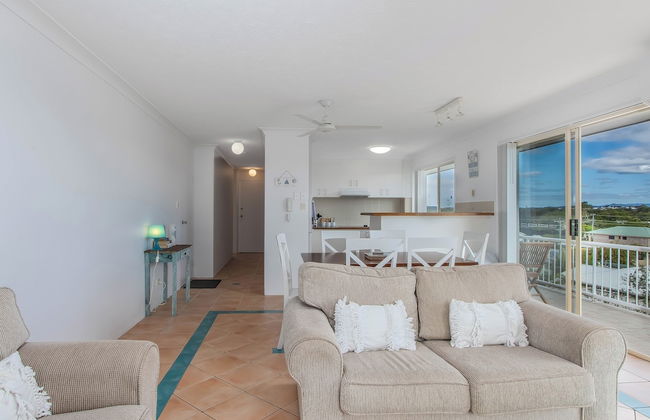 Marine Mirage - 2 Bedroom Apartment with Beachfront Vibes - Photo 16