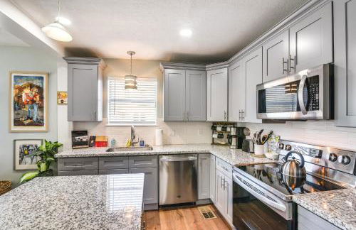 Hot Tub and Yard Jimmy Buffet-Themed Galveston Home - Foto 7