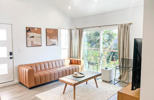 Sunny 1BR with Large Outdoor Lounge Space - SH4LAD - Foto 1