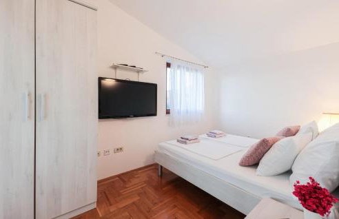 Five-Bedroom Holiday Home In Blato Na Cetini - Photo 26