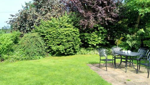 Acorn Cottage, Ashover - Photo 3, Garden