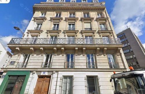 APPARTEMENT CHALEUREUX ARTISTIQUE QUARTIER GARE DU NORD - GARE DE L'EST et GRANDS BOULEVARDS - Foto 2