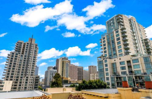 City Lights and Rooftop Nights by Rather Be Properties - Foto 54