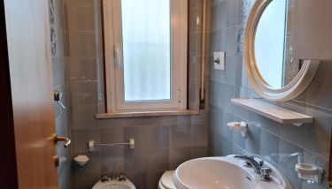 Residenza Marina - 5 camere 2 Bagni in centro Rimini - Foto 4, Shower