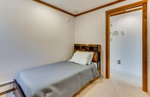 Resort-Style Community! Quechee Chalet with Deck - Foto 30