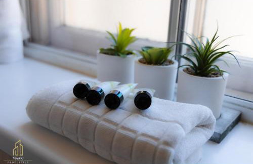 Modern 2BR Apartment - Prime Location Near Beach & Town - Sleeps 5 - Foto 34