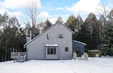 Catskills Mountain Home Near Windham w Fireplace Open Living Deer Run Lodge by AvantStay - Foto 35