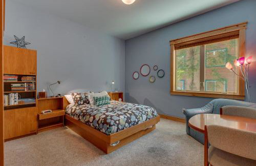 Skislope Manor - Spacious Tahoe Donner 4 BR with Gorgeous Home Theater and Hot Tub - Foto 24