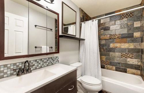 Upscale Condo near Downtown & the Deschutes - Foto 47