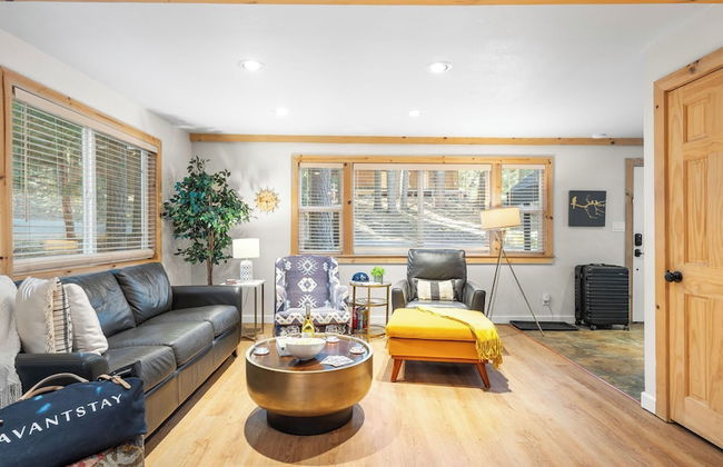 Sweet Pine Deck + Hot Tub, Cozy Modern Interior Close to Ski Resort! - Foto 36