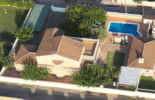 Villa Loli, Chalet con piscina, cerca de la playa y la ciudad - Photo 5