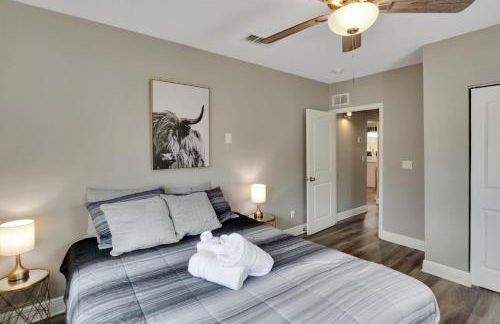 Cozy Bungalow Central Location Near Downtown - Foto 13