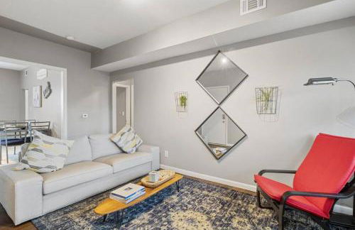 Pet&Baby Friendly 2BR w- in-unit Laundry WIFI - Foto 1