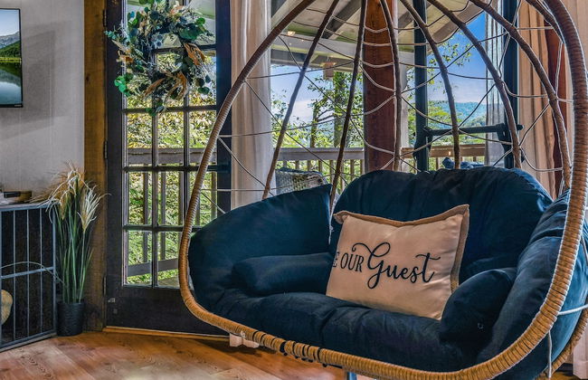 Cliff Haven 1 Bedroom Cabin by RedAwning - Photo 11