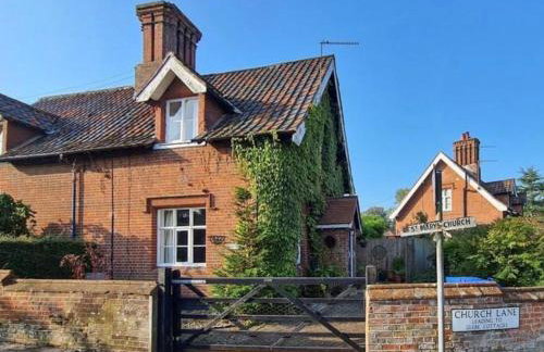 Corner Cottage - Photo 2