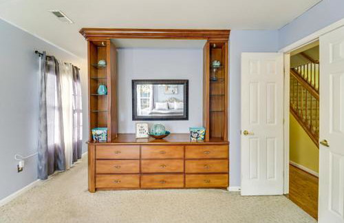 Walk to Lake and Boat Ramp Central Gem in Annapolis - Foto 17