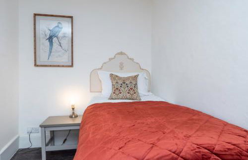 Heron Stays Bath- Boutique Period Group Properties, Parking for 4 Cars, Just 3 Miles to Bath Central, Sleeps 14 - Photo 12