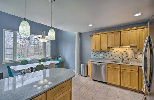 Immaculate Family Townhome - Walk to Beach! - Foto 13