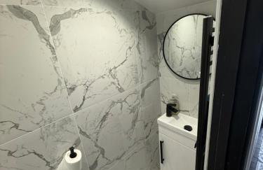 Stunning Open Plan 3 Bedroom House - Photo 26