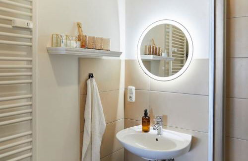 R B Apartment Hamburg Comfort am Flughafen für 1-5 Personen - ideal für Geschäftsreisende und Familien - Küche - Smart TV - Waschtrockner - kostenloser Parkplatz - Foto 7