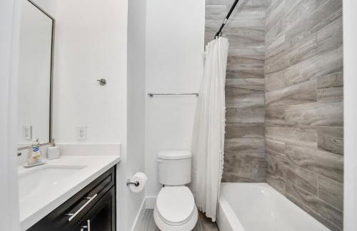 AMAZING ROOFTOP! DOWNTOWN SKYLINE VIEWS!!! SLEEPS 15 - Foto 37