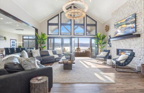 LOTO Pointe, Updated Luxury Home w/ Boat & PWC Slip, Boat Ramp, Firepits, Pool Table & More! - Foto 5