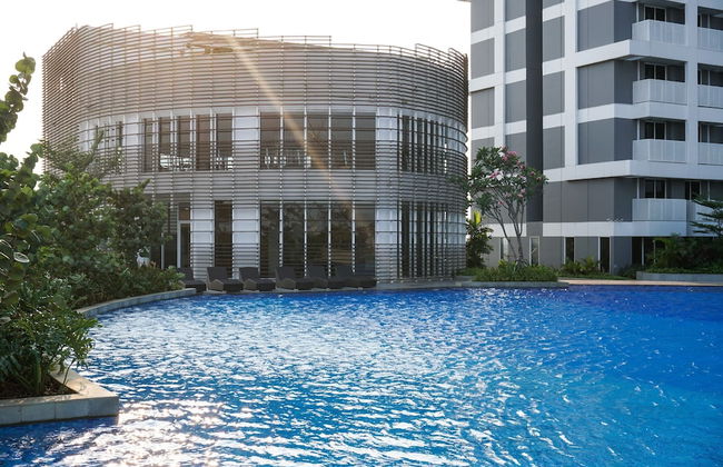 Relax and Comfy with Pool View @ Studio West Vista Apartment - Photo 11