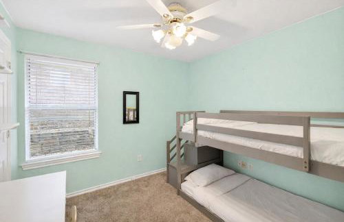 DFW Family Fun Retreat Game Room Pool Table Air Hockey Arcade Work Space Grill BBQ Firepit - Foto 27