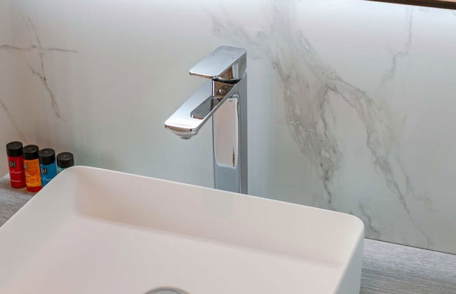 Luxurious Penthouse With Beautiful Seaview - Photo 38