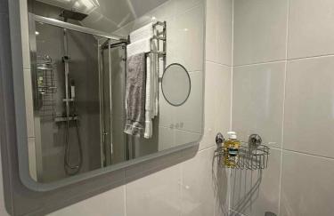 Brain Properties Limited - Contractor and Leisure Stay 4 Bedroom all ensuite house with Parking - Photo 29