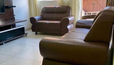 Casa ampla com ar condicionado e quintal para pets - Foto 4