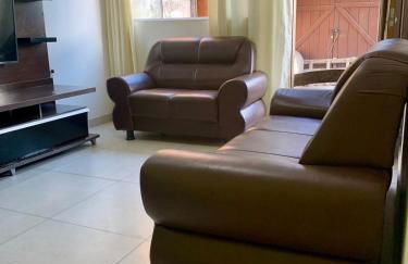 Casa ampla com ar condicionado e quintal para pets - Foto 4