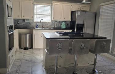 HoustonGem Private Pool & Hot Tub 20 Min to DT - Foto 24