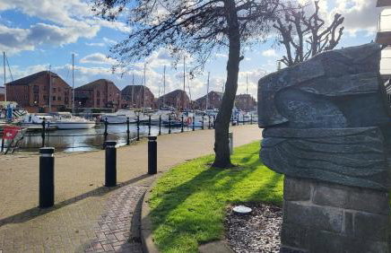 Peaceful Waterfront Apartment, Private Parking, Hull Marina - Foto 36
