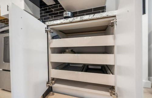 Lakeside Bliss 2BR, 1BA with All Modern Comforts - Foto 18