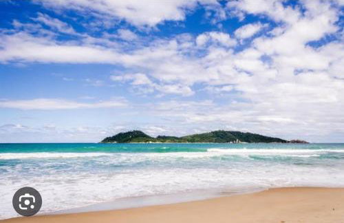 Ap moquirido com ar-condicionado 6km do aeroporto Floripa - Foto 29