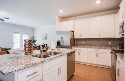 Savvy Retreat Pooler King Bed Gym Pool - Foto 21