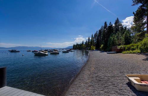 New Listing! Woodland Heights at Tahoe Park- Pet Friendly - Private Beach - Foto 15